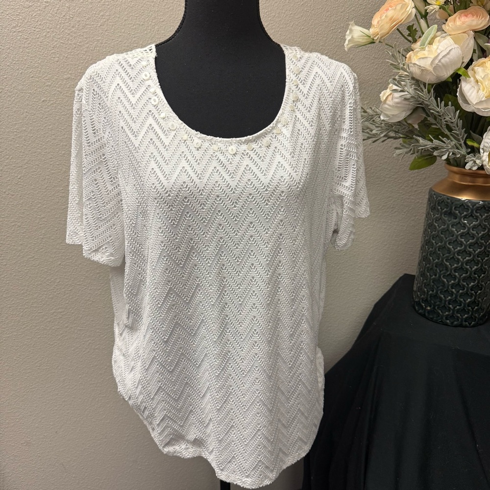 Alfred Dunner White Lace Chevron Top Crochet Back Short Sleeve L